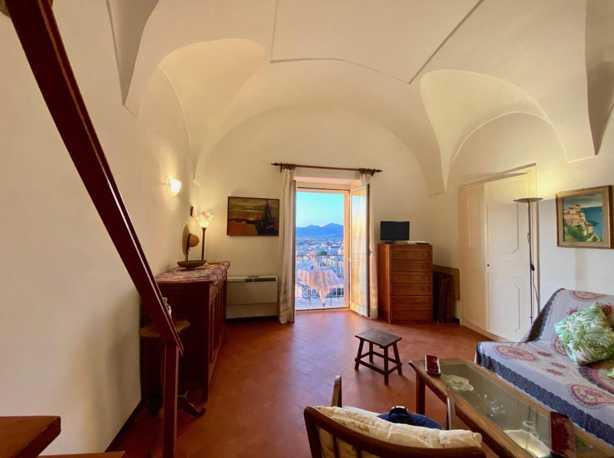 Holidaycasa Romano - Vacanza Nel Cuore Di Sperlonga Bagian luar foto