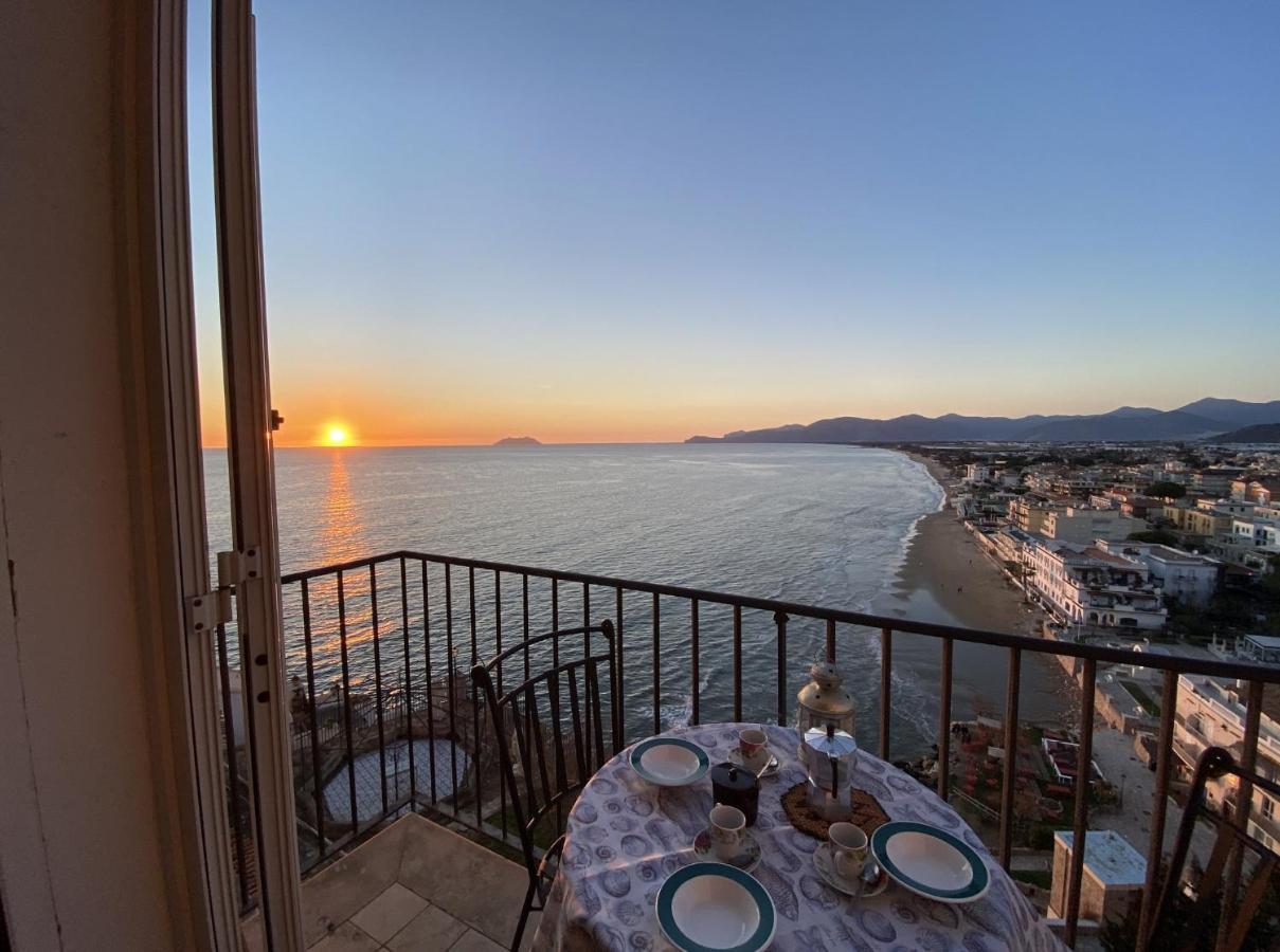 Holidaycasa Romano - Vacanza Nel Cuore Di Sperlonga Bagian luar foto