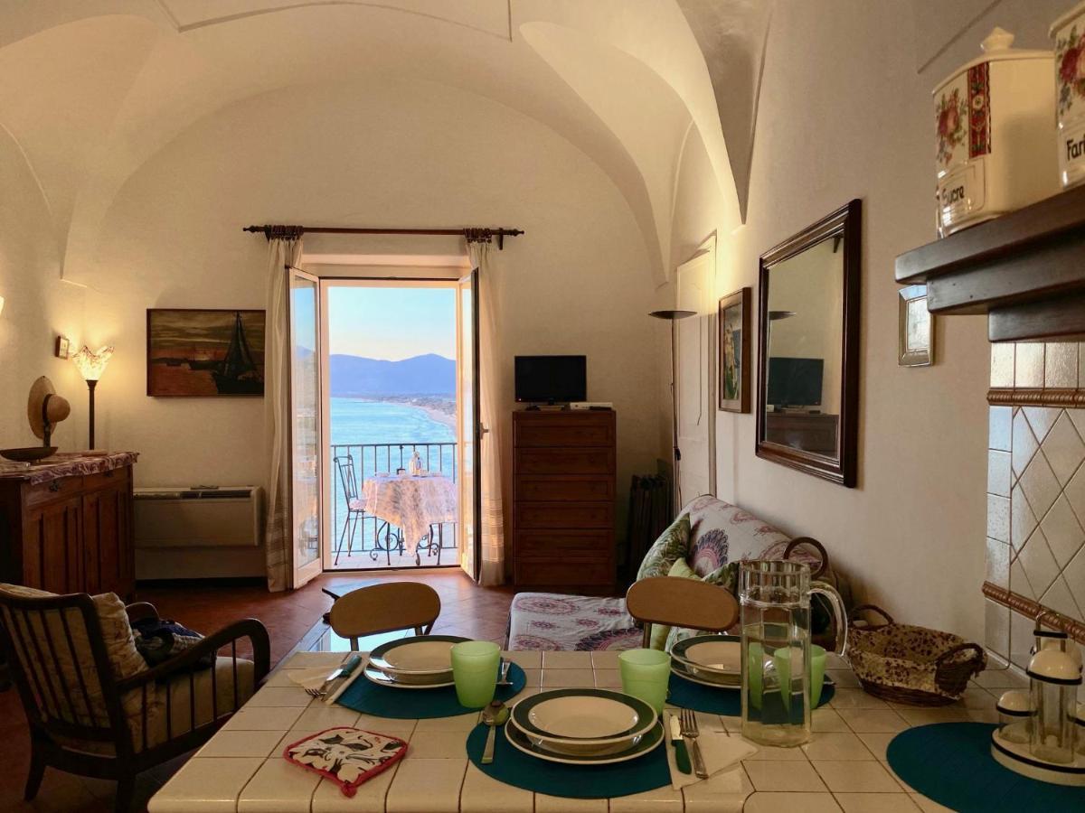 Holidaycasa Romano - Vacanza Nel Cuore Di Sperlonga Bagian luar foto