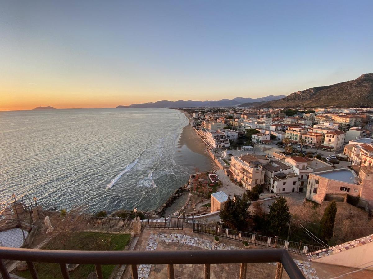 Holidaycasa Romano - Vacanza Nel Cuore Di Sperlonga Bagian luar foto