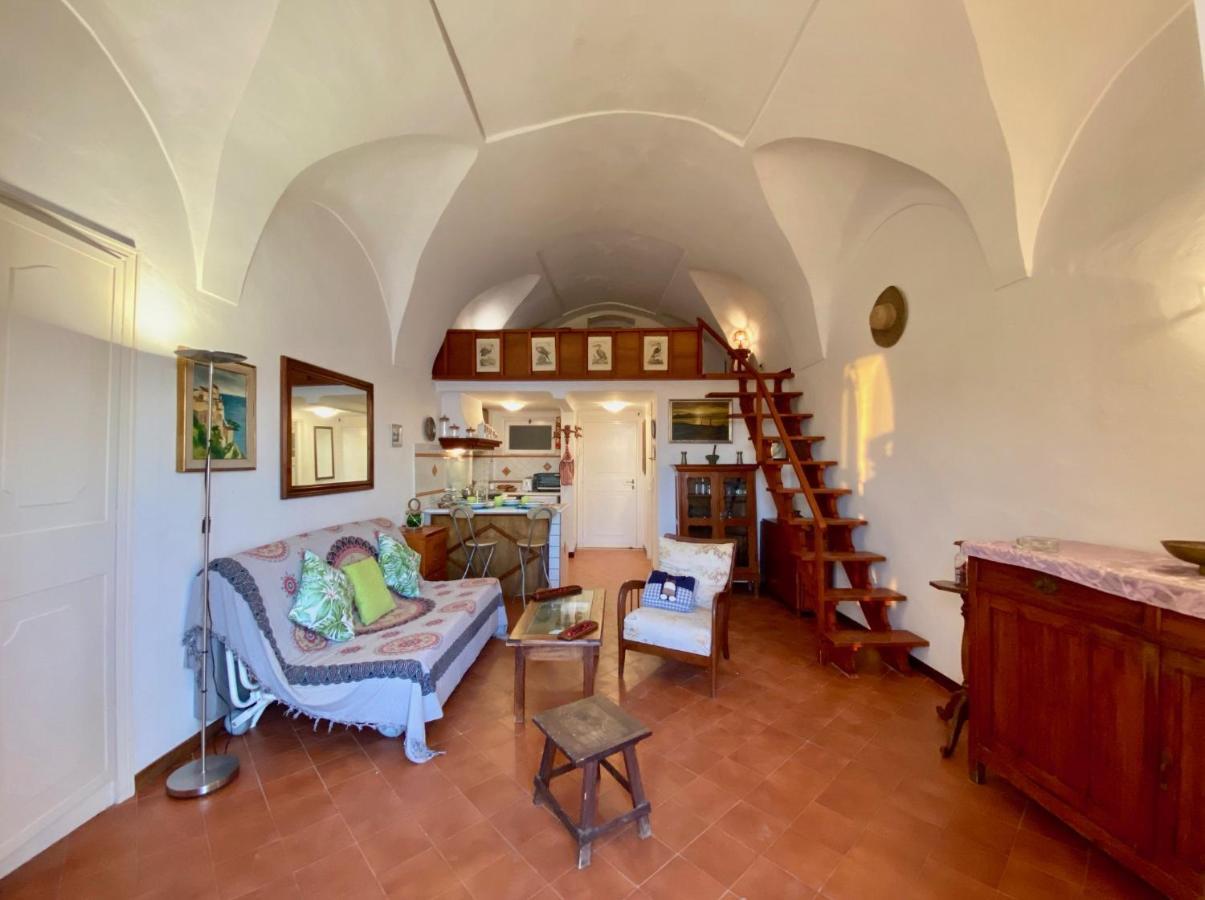 Holidaycasa Romano - Vacanza Nel Cuore Di Sperlonga Bagian luar foto