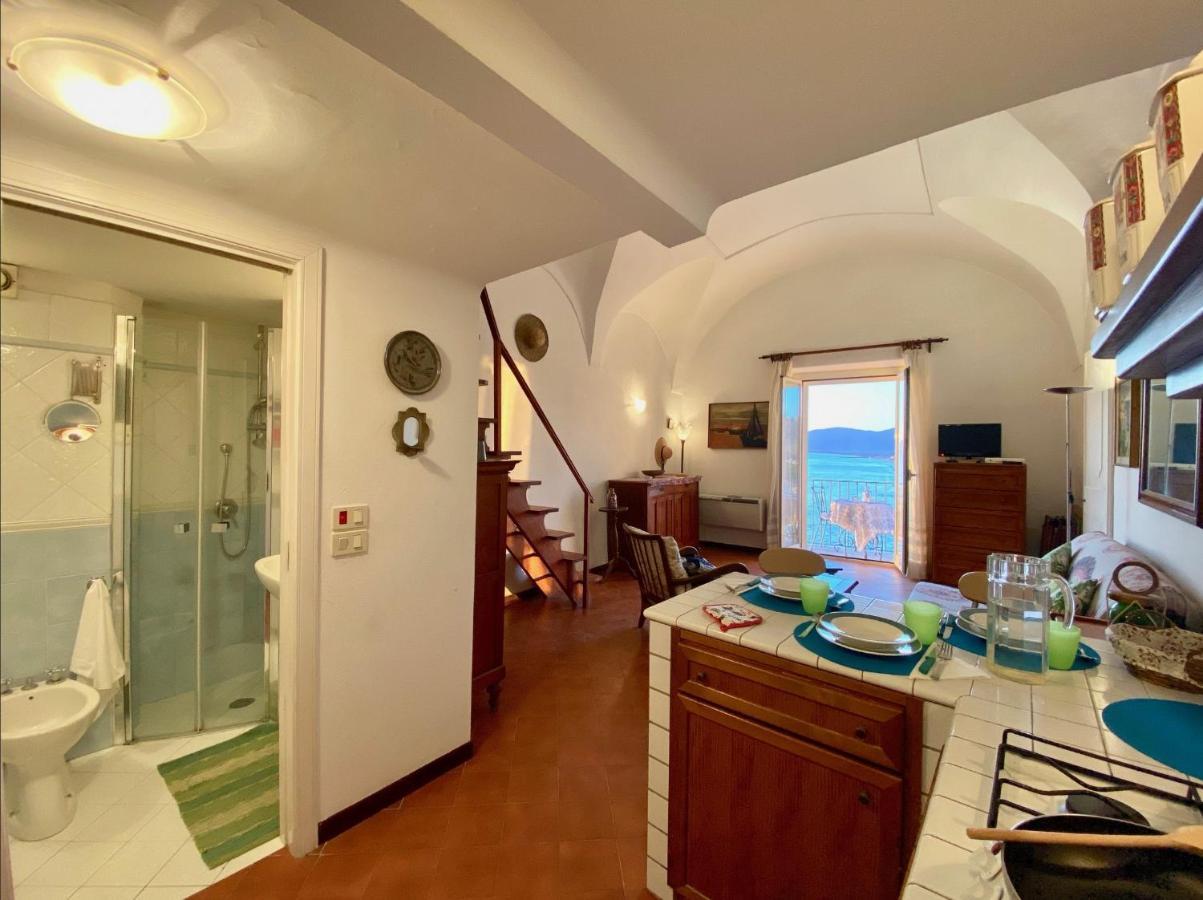 Holidaycasa Romano - Vacanza Nel Cuore Di Sperlonga Bagian luar foto