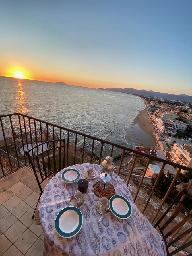 Holidaycasa Romano - Vacanza Nel Cuore Di Sperlonga Bagian luar foto