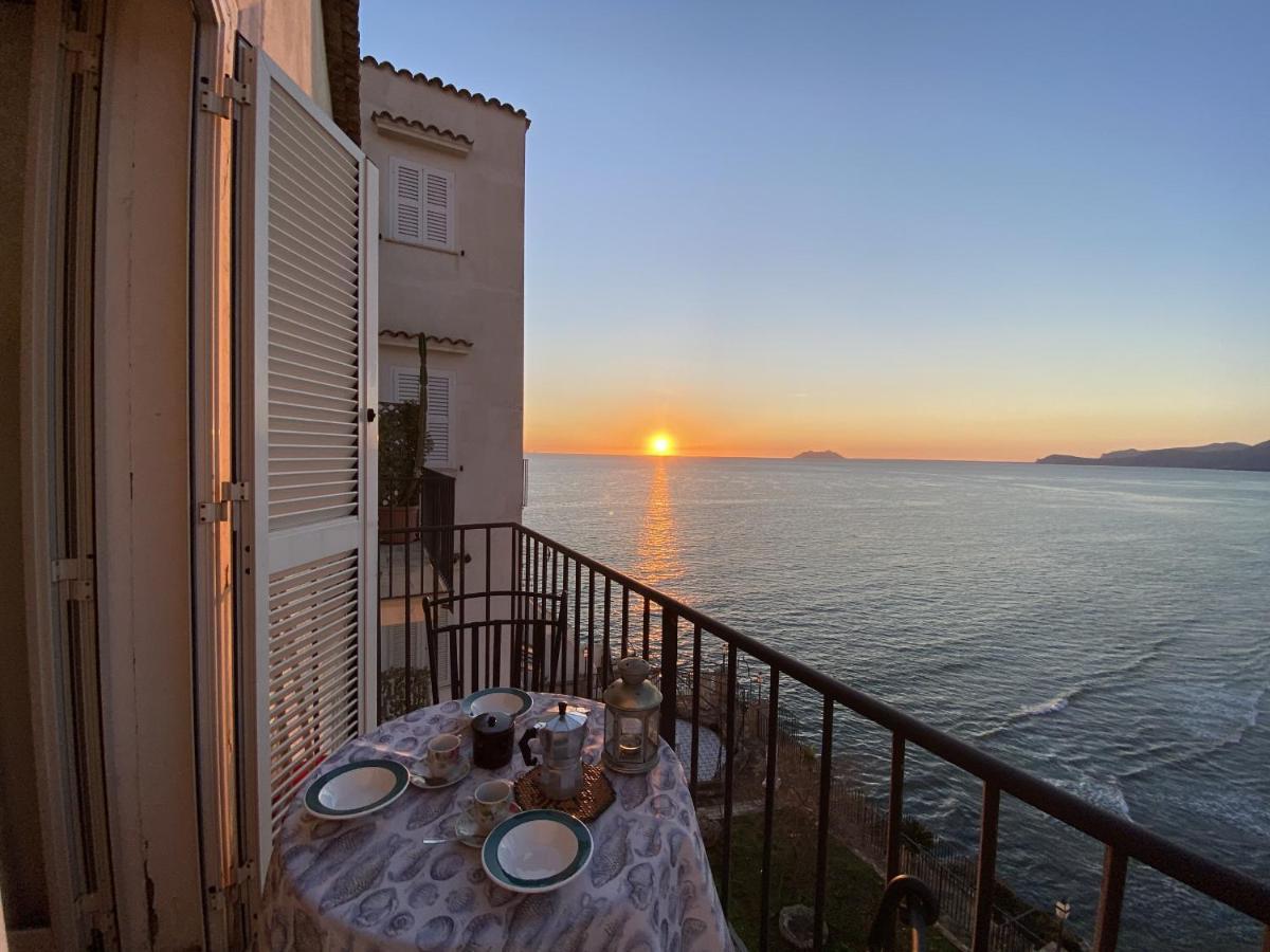 Holidaycasa Romano - Vacanza Nel Cuore Di Sperlonga Bagian luar foto
