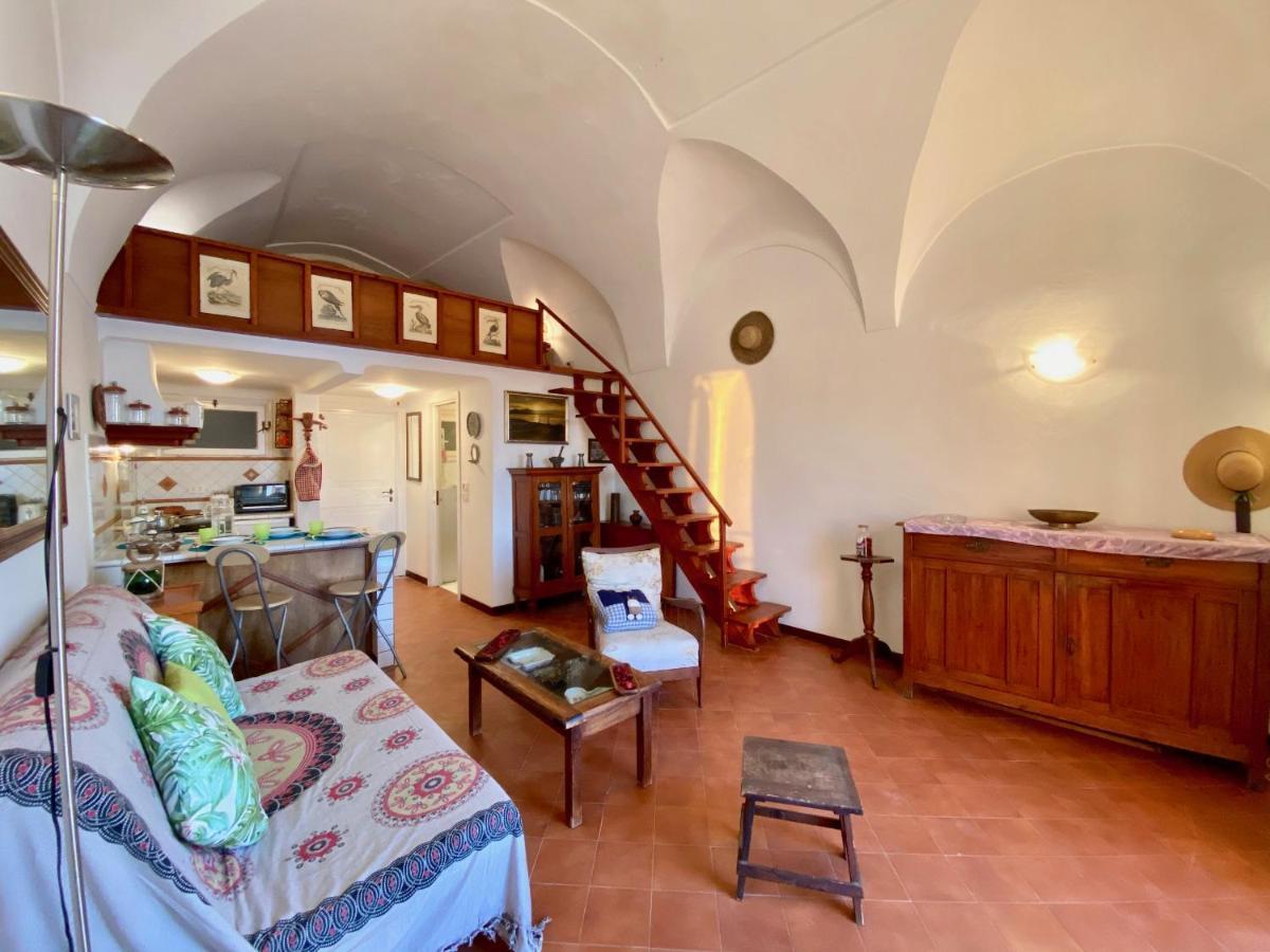 Holidaycasa Romano - Vacanza Nel Cuore Di Sperlonga Bagian luar foto