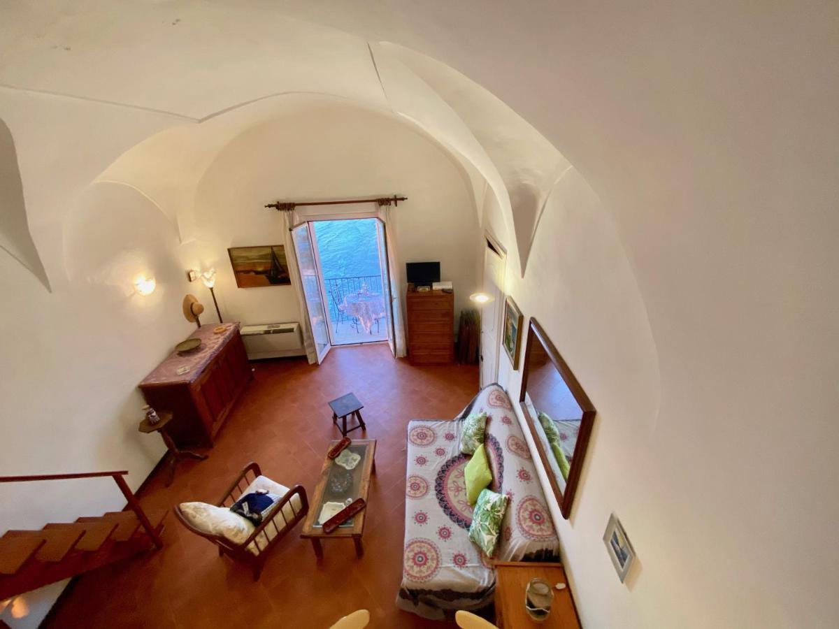Holidaycasa Romano - Vacanza Nel Cuore Di Sperlonga Bagian luar foto