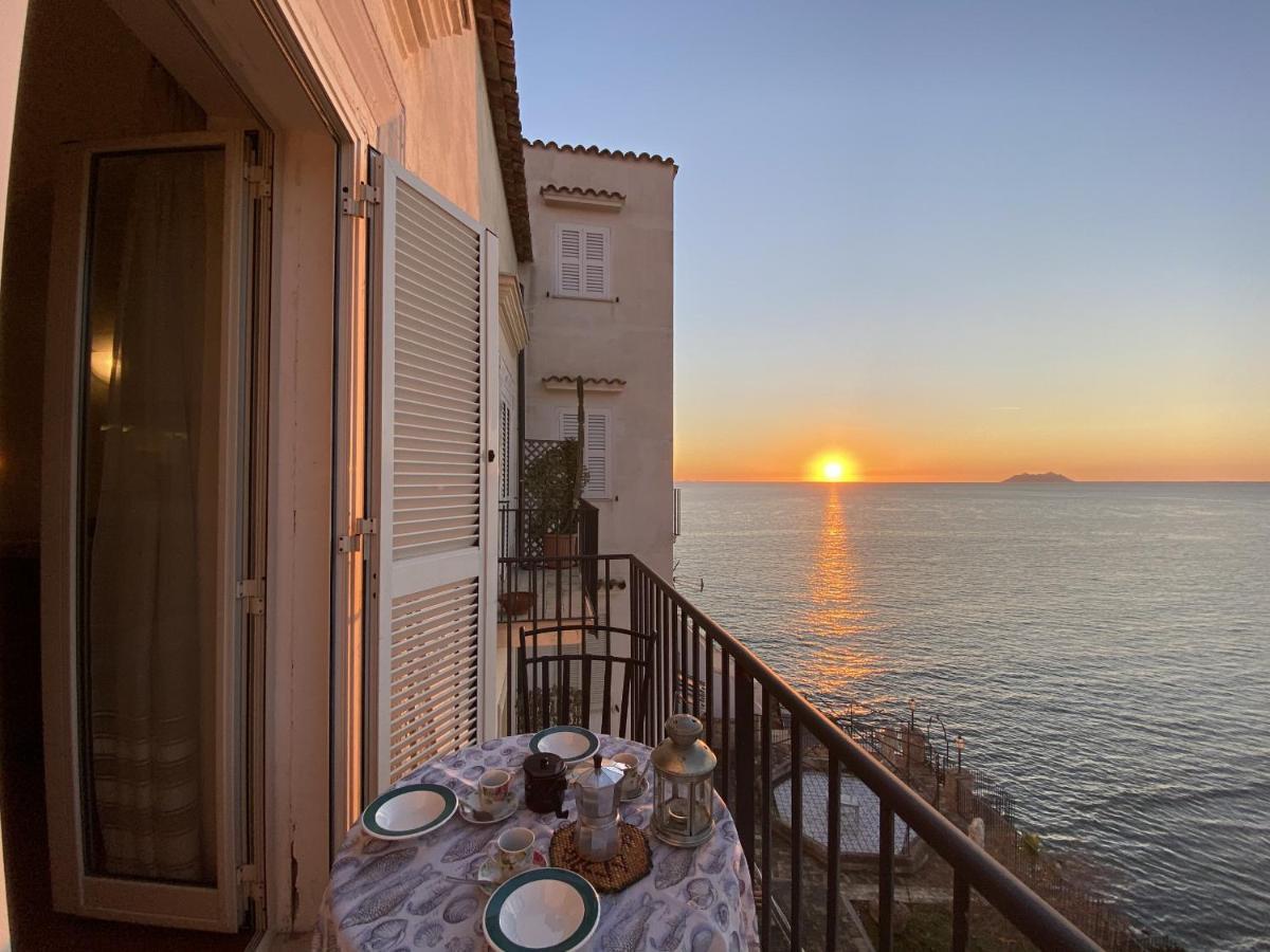 Holidaycasa Romano - Vacanza Nel Cuore Di Sperlonga Bagian luar foto