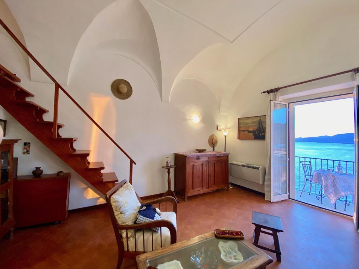 Holidaycasa Romano - Vacanza Nel Cuore Di Sperlonga Bagian luar foto