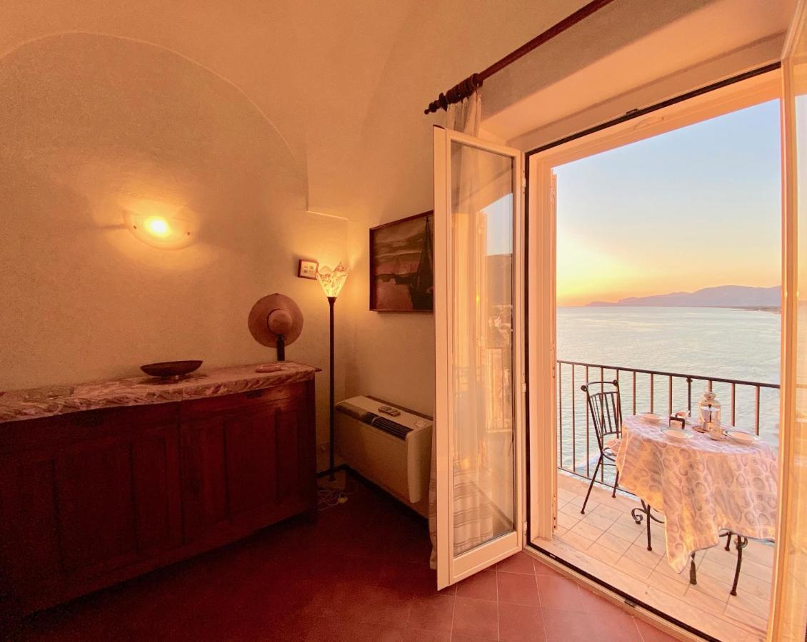 Holidaycasa Romano - Vacanza Nel Cuore Di Sperlonga Bagian luar foto
